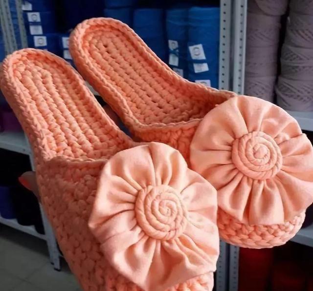 适合新手钩织的毛线拖鞋教程，家里有织女拖鞋不用买