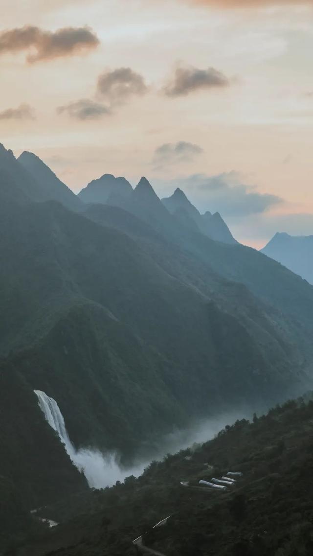 贵州黄果树瀑布，贵州的旅游景点黄果树瀑布（5A景点贵州黄果树瀑布三天两晚旅游全攻略）