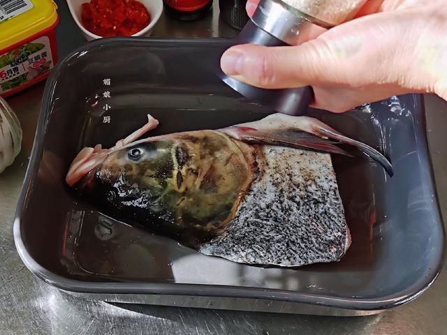 怎样蒸鱼头好吃又简单，剁椒蒸鱼头