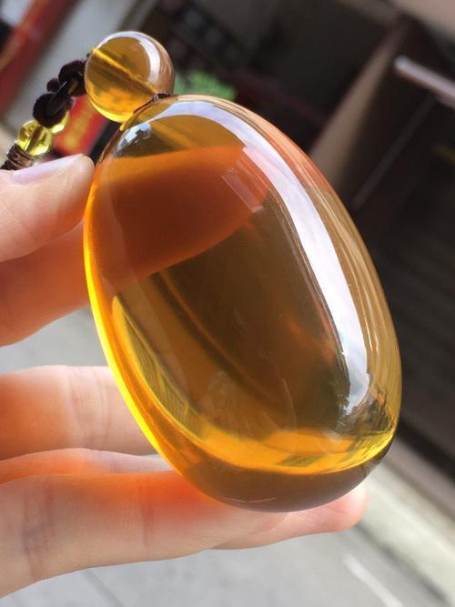 蜜蜡和琥珀的区别，蜜蜡和琥珀最简单的区别