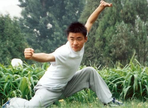 王宝强多少岁了，王宝强的真实来历（素颜出镜似普通路人）