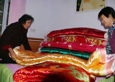 女方陪嫁物品有哪些，新娘陪嫁基本物品有哪些（给女儿准备这三种嫁妆）