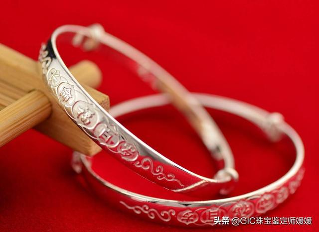 什么银手镯最好，现在流行什么款式的银手镯好看