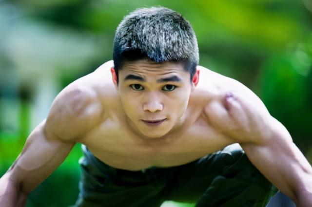 吴京特种兵图片，吴京战狼2真实的特种兵