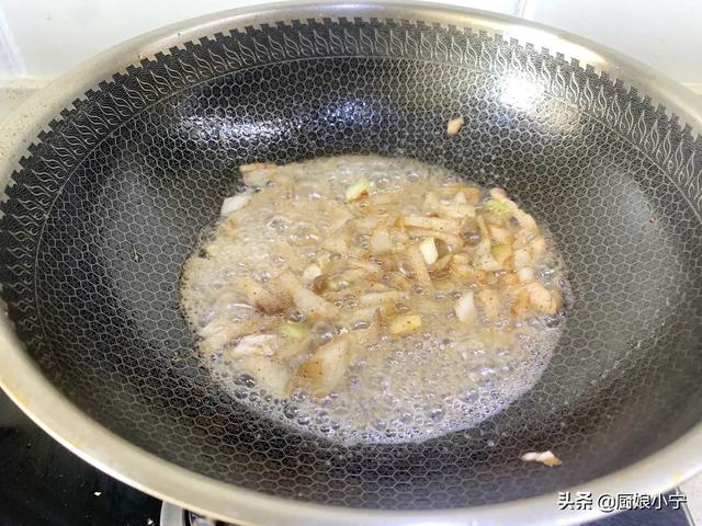 焯过水的豆角怎么做好吃，豆角焯水之后怎么炒好吃（豆角最好吃的做法）