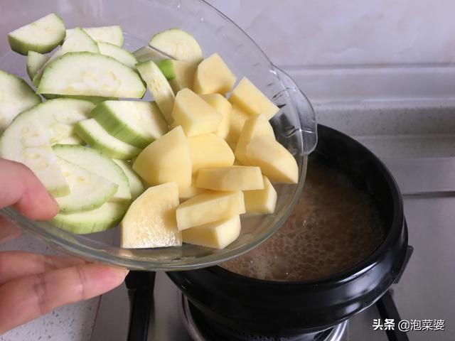 朝鲜族酱汤的酱是怎么做的，延边人眼中的传统菜品
