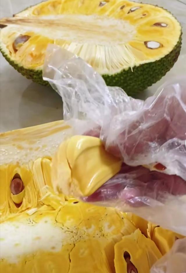 菠萝蜜怎么打开，菠萝蜜是怎么打开来的