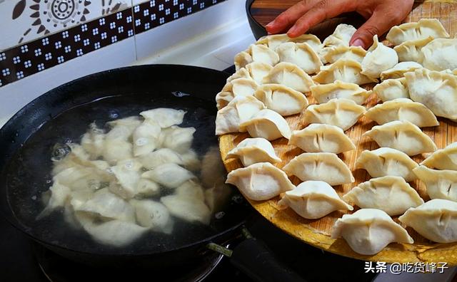 饺子这样煮才不会破皮，煮饺子时牢记1味料3窍门