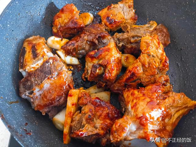 排骨米饭的做法，排骨米饭怎么焖好吃（6步搞定排骨焖饭）