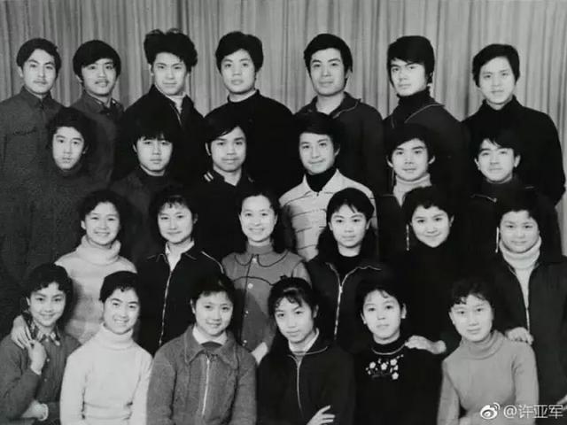 童星出身22歲拿視帝，出道30多年換4任老婆，年過半百兒子才10歲 娛樂八卦吃瓜 第5张