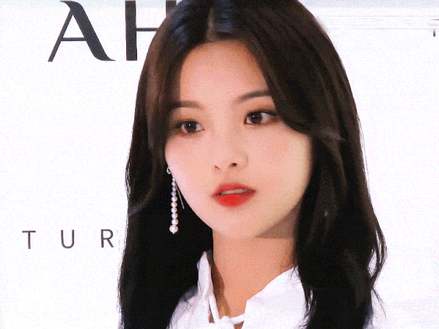 宋轶胡歌谁最强，30岁的宋轶凭什么成为万千少男的女神