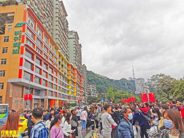 李子坝站重庆十大最美建筑之一，全省旅行值得去的地方——重庆篇