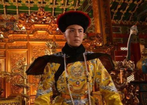 故宫东华门钉为什么少，故宫隆宗门的门匾上有一个箭头