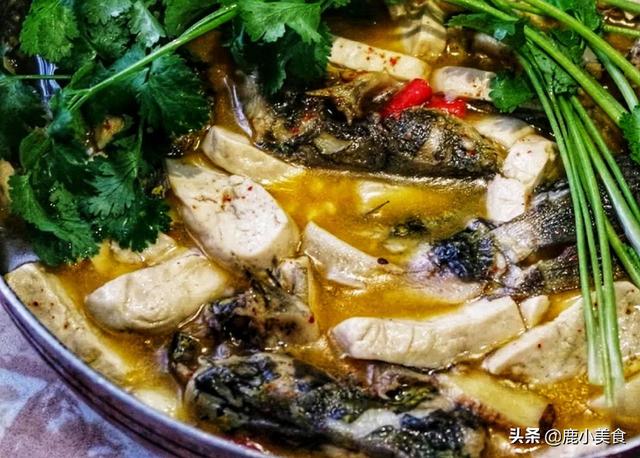 豆腐煮黄骨鱼家常做法，10块买4条黄骨鱼搭配豆腐焖