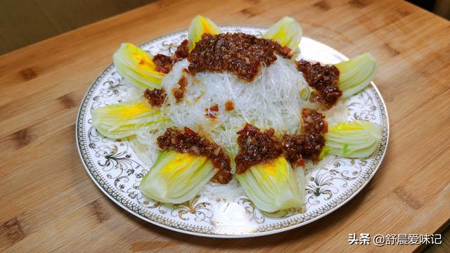 娃娃菜跟粉丝怎么做的，加入蒜蓉和粉丝