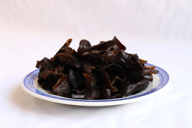 芹菜木耳做法大全家常窍门，芹菜和木耳搭配