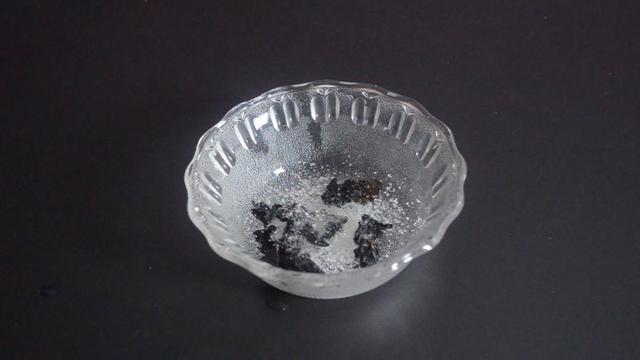 木耳的正确泡法，正确泡发木耳的方法（木耳切记不要用清水泡）