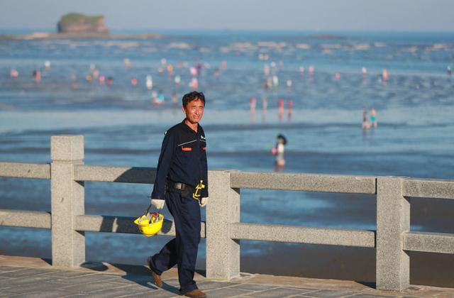 万里海疆一座南海旅游岛，万里南海回荡琅琅书声