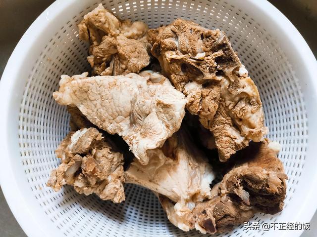 排骨米饭的做法，排骨米饭怎么焖好吃（6步搞定排骨焖饭）