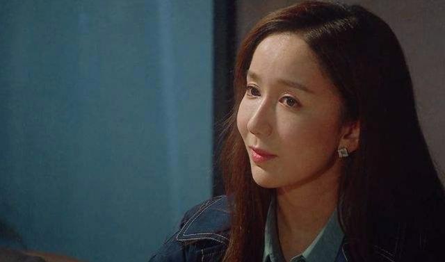 胡一菲娄艺潇是一个人吗，《爱情公寓》14年
