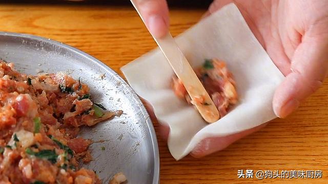 关于馄饨做法及配料最简单教程，鲜肉馄饨这样做调料