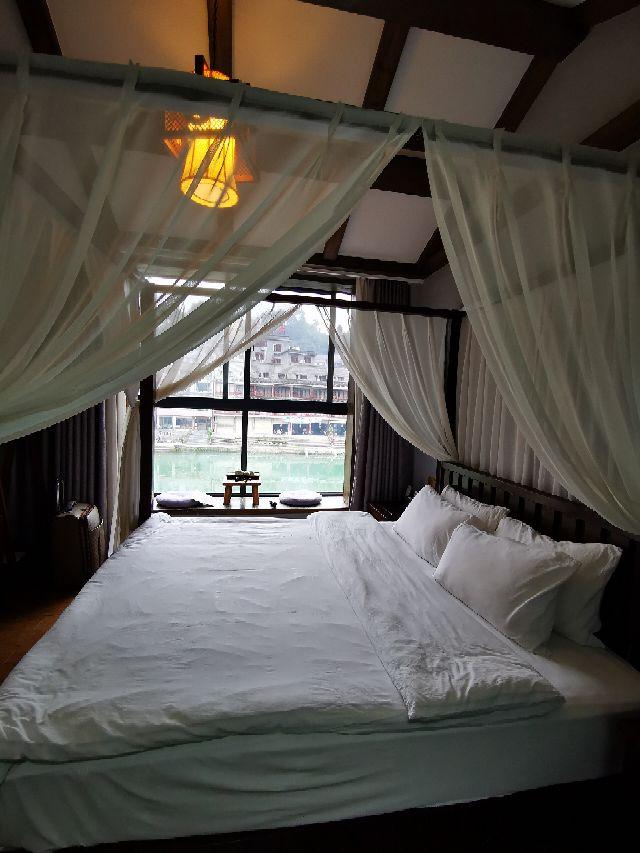 凤凰古城特色民宿，走进凤凰古城入住江景民宿