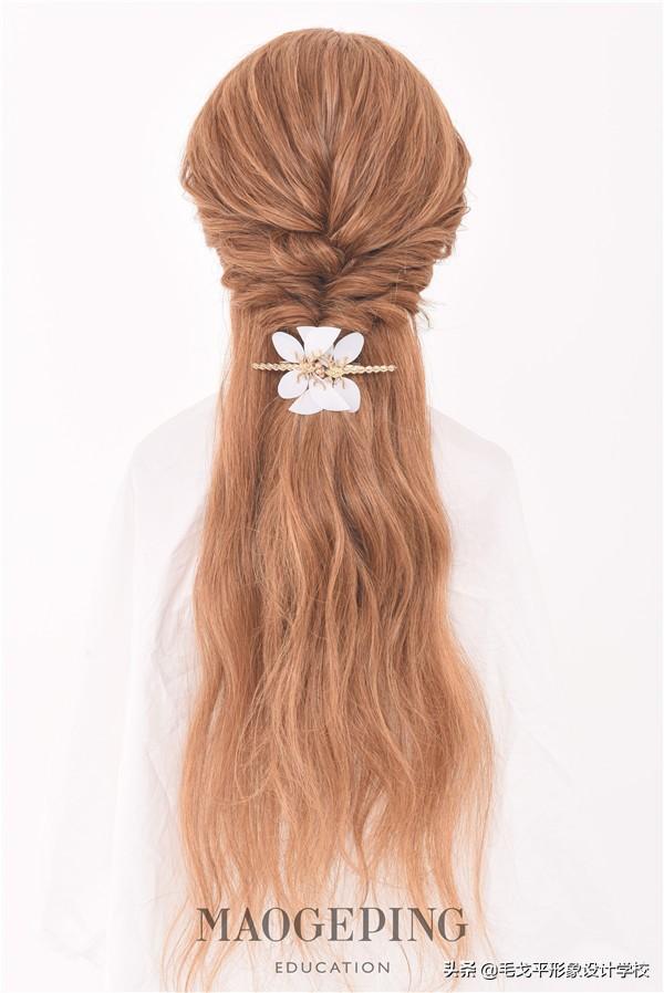 半扎发怎么扎好看，流行的半扎发怎么扎（今夏流行这3种扎发）