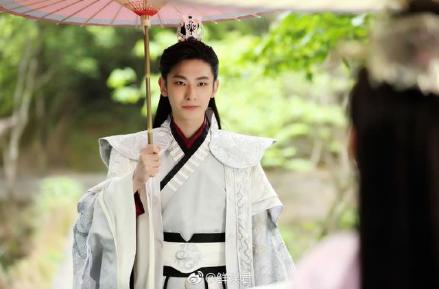 王瑞昌在双世宠妃的吻戏，双世宠妃大王爷新剧来袭