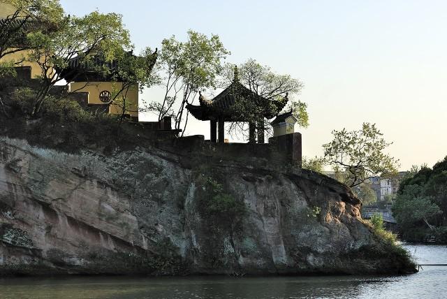 故烧高烛照红妆，苏东坡海棠诗句（海棠：只恐夜深花睡去）