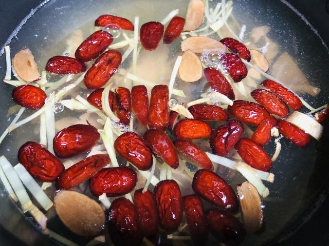 猪腰子怎么切腰花，怎么切猪腰花和做腰花汤（味道不输餐馆大厨）