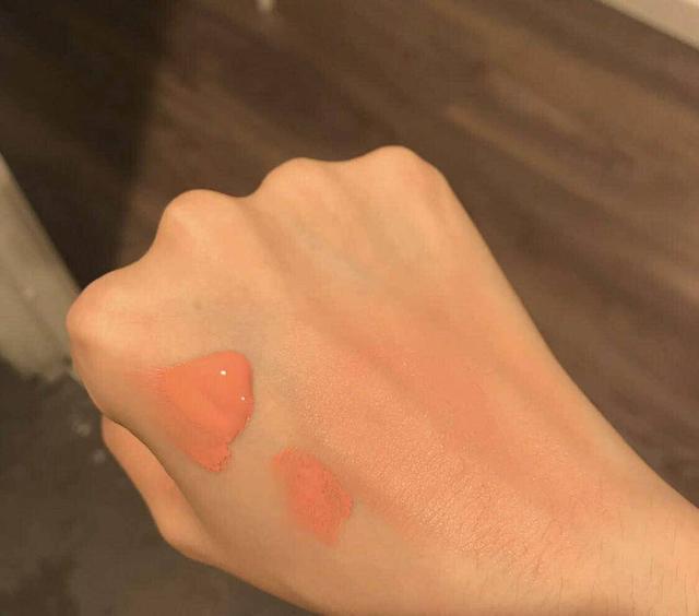 腮红膏哪个好用又持久不掉色，腮红膏它的优点是与肌肤更贴合