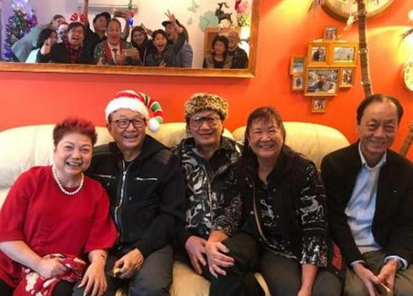 许冠文和许冠杰是亲兄弟吗，唱三哥许冠英的歌引泪目