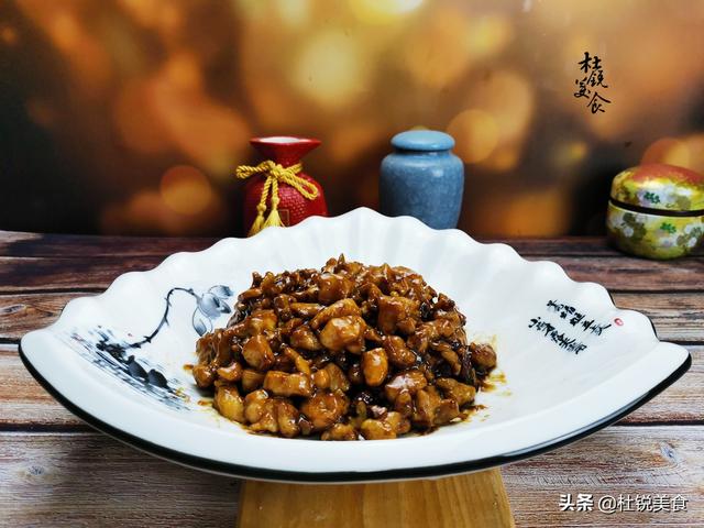 宫爆鸡丁的正宗做法，鲁菜宫保鸡丁最正宗的做法（大厨教你宫保鸡丁的正宗做法）