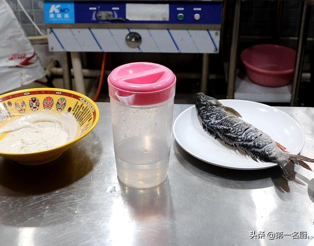 糖醋鲤鱼怎么做，糖醋鲤鱼的家常做法简单窍门（糖醋鲤鱼这样做才好吃）