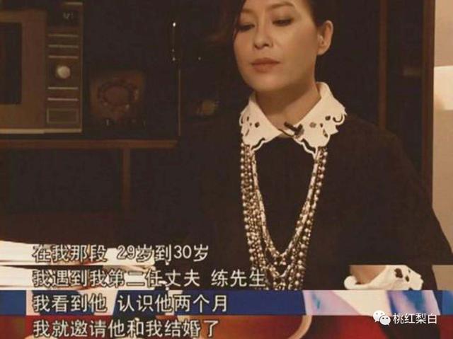伍咏薇定居北京，从小服务员做到港圈