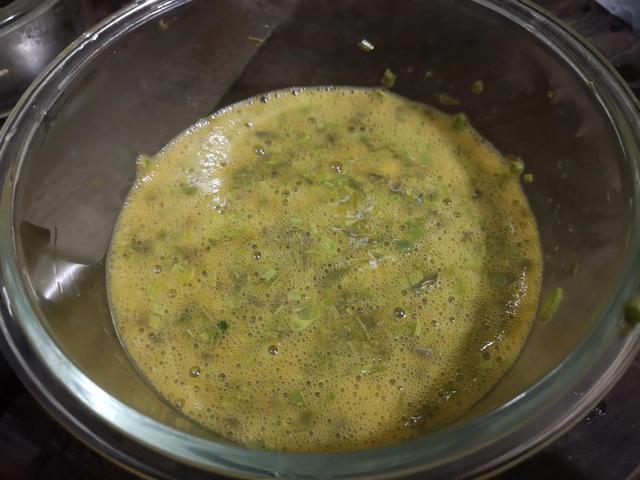 香椿芽如何炒鸡蛋好吃，先焯水还是直接炒