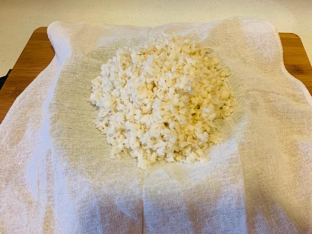 饺子馅怎么调才好吃，正宗饺子馅怎么调最好吃（饺子馆的馅料真正调制顺序是怎样的）