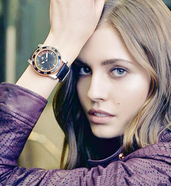 女生手表戴左手还是右手，女生戴手表一般戴左手还是右手