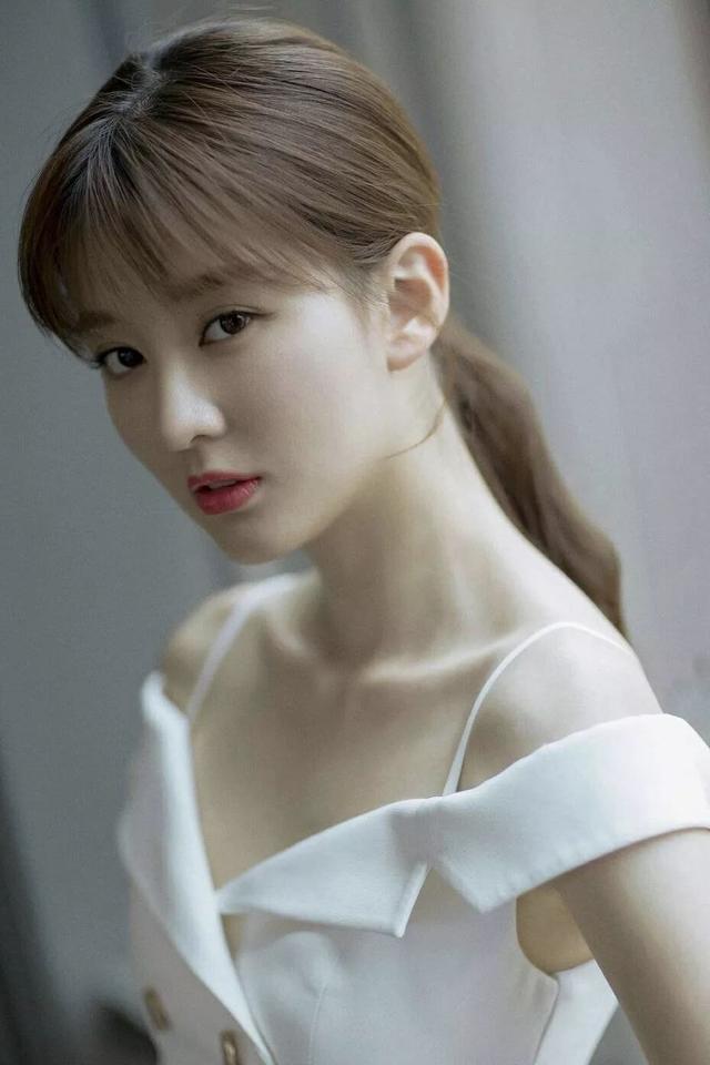 姜潮自曝微博9连拍，姜潮和麦迪娜竟然结婚了