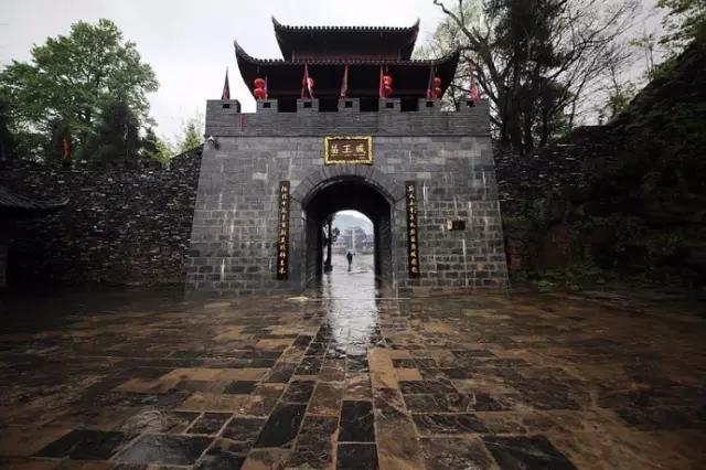 铜仁有哪些旅游景点免费，贵州最值得去的6个国家5A级景区