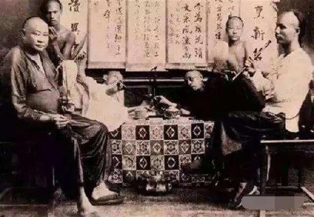 嘉庆在位多少年，嘉庆皇帝的在位多少年（专家：并非被雷电劈死）