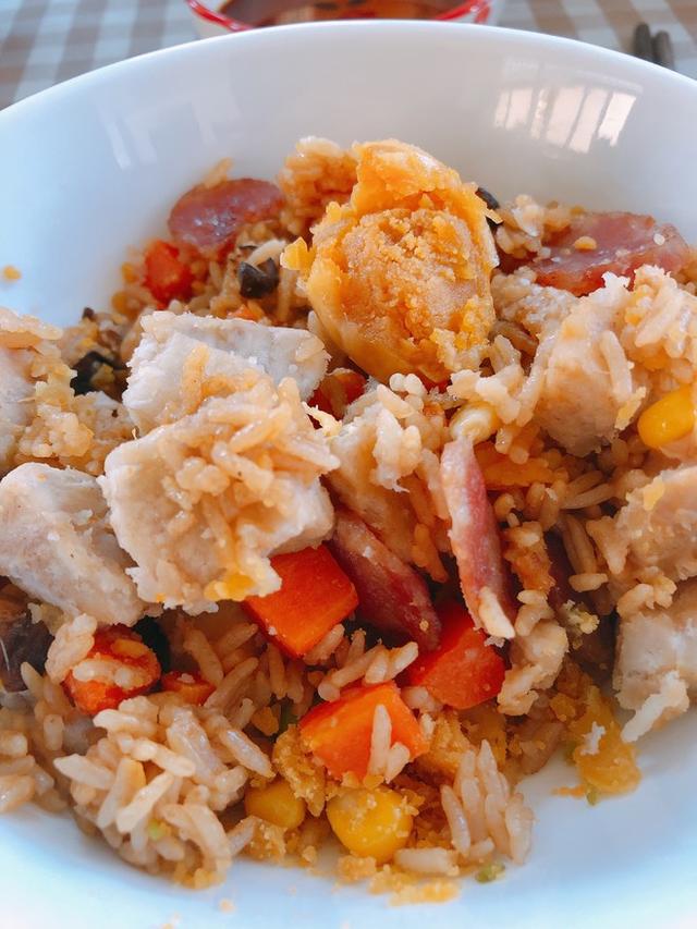 咸鸭蛋怎么吃才好吃又简单，咸蛋别只会配米粥吃