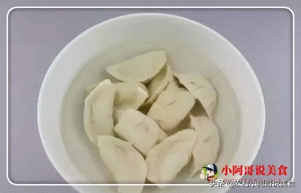 冻过的饺子怎么煮，冻住的饺子怎么煮才不烂（冷冻饺子冷水下锅还是热水）