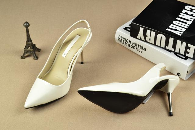 高跟鞋怎么选才好穿，穿连衣裙不一定要配高跟鞋