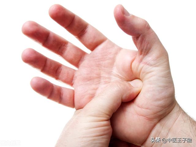 手脚冰冷怎么办，手脚老是冰凉怎么办（6招改善冬天手脚冰凉）