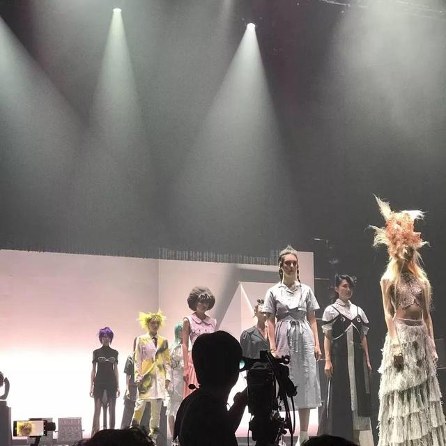 这是我今年见过最潮的发型，男生不要只会剪“寸头”