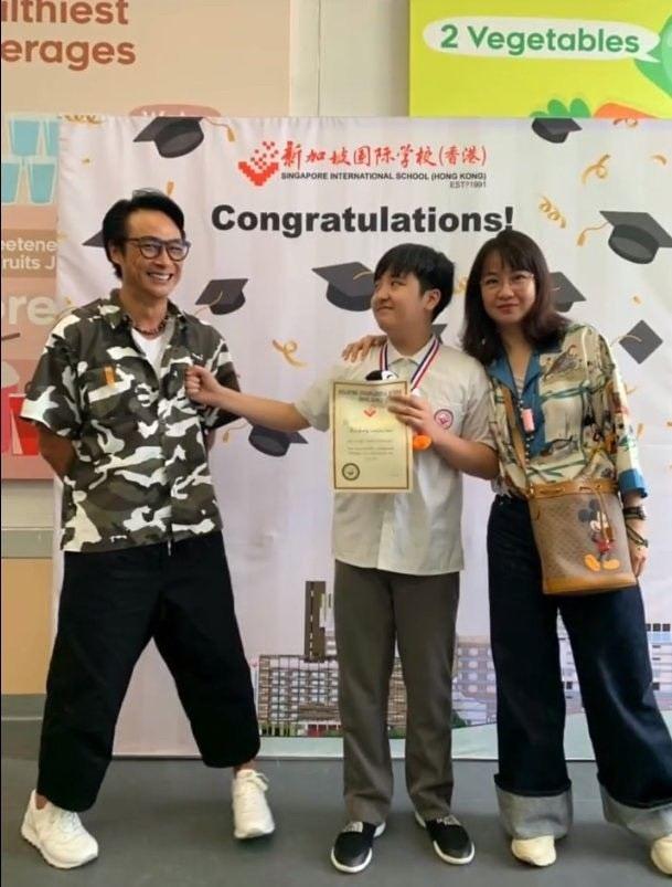吳鎮宇兒子費曼小學畢業！一家三口參加畢業典禮，費曼胖的大變樣 娛樂八卦吃瓜 第7张