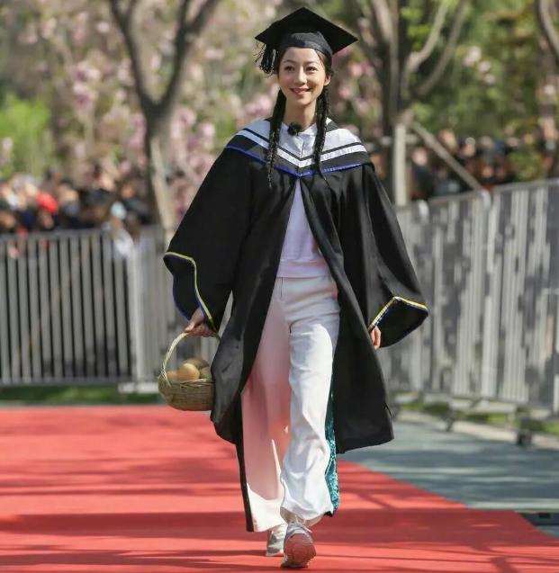 韩雪18岁时还是挺漂亮，韩雪才是被羡慕的人生吧