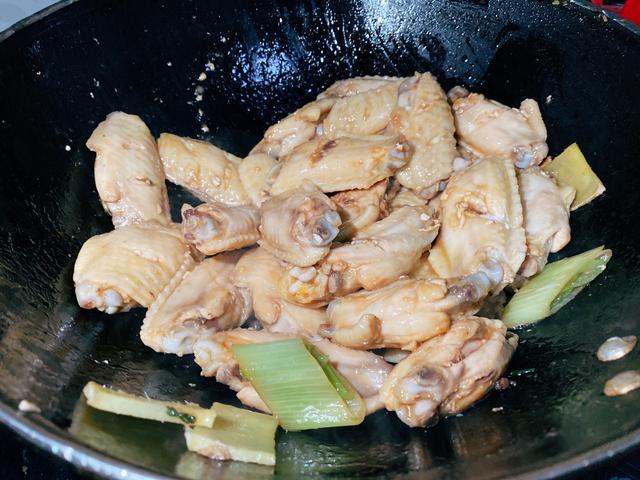 秘制酱烧鸡翅的做法，年夜大餐菜单准备中