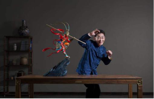 六小龄童双身份证，他拥有两张身份证而且完全合法